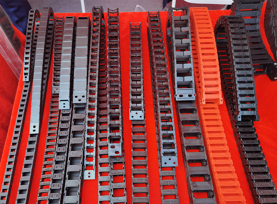 1688119890713559.jpg 微型拖链.jpg